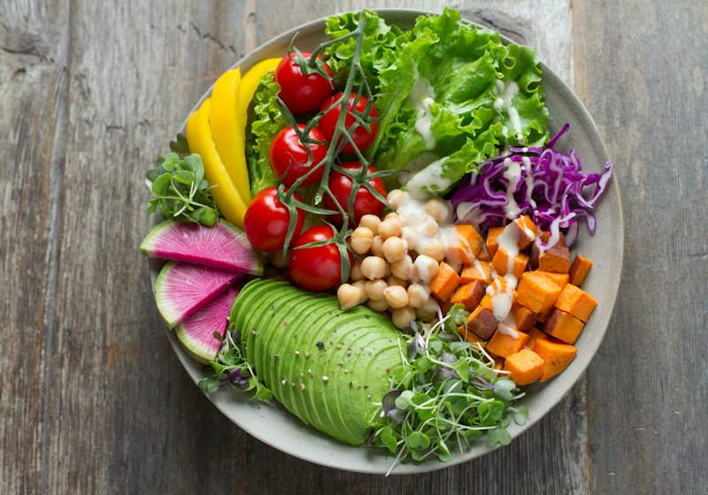Prato de salada saudável – Nutricionista em Contagem