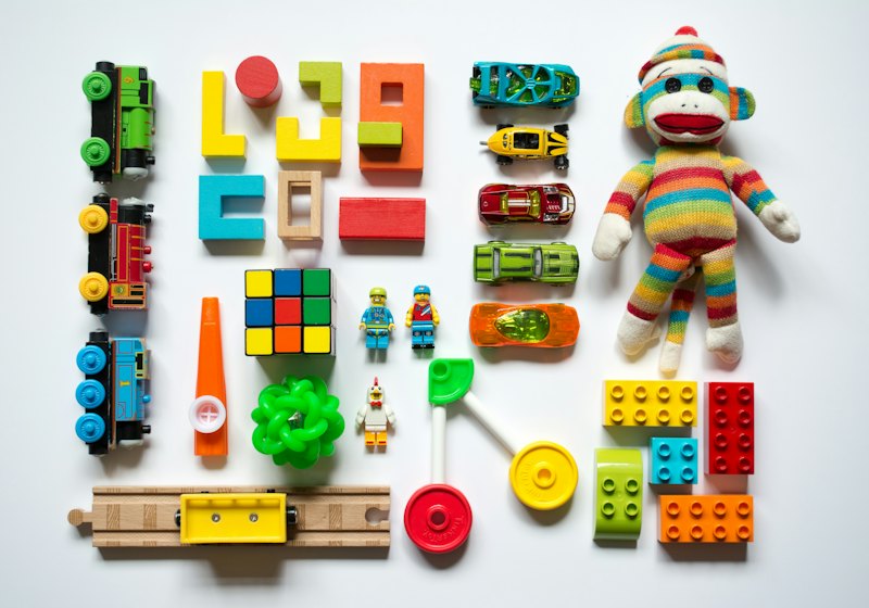 Brinquedos coloridos para doação