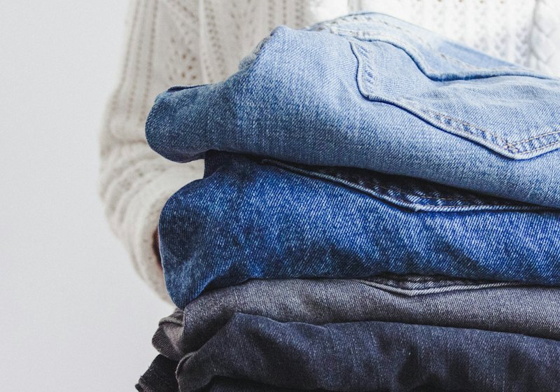 Roupas dobradas para doação